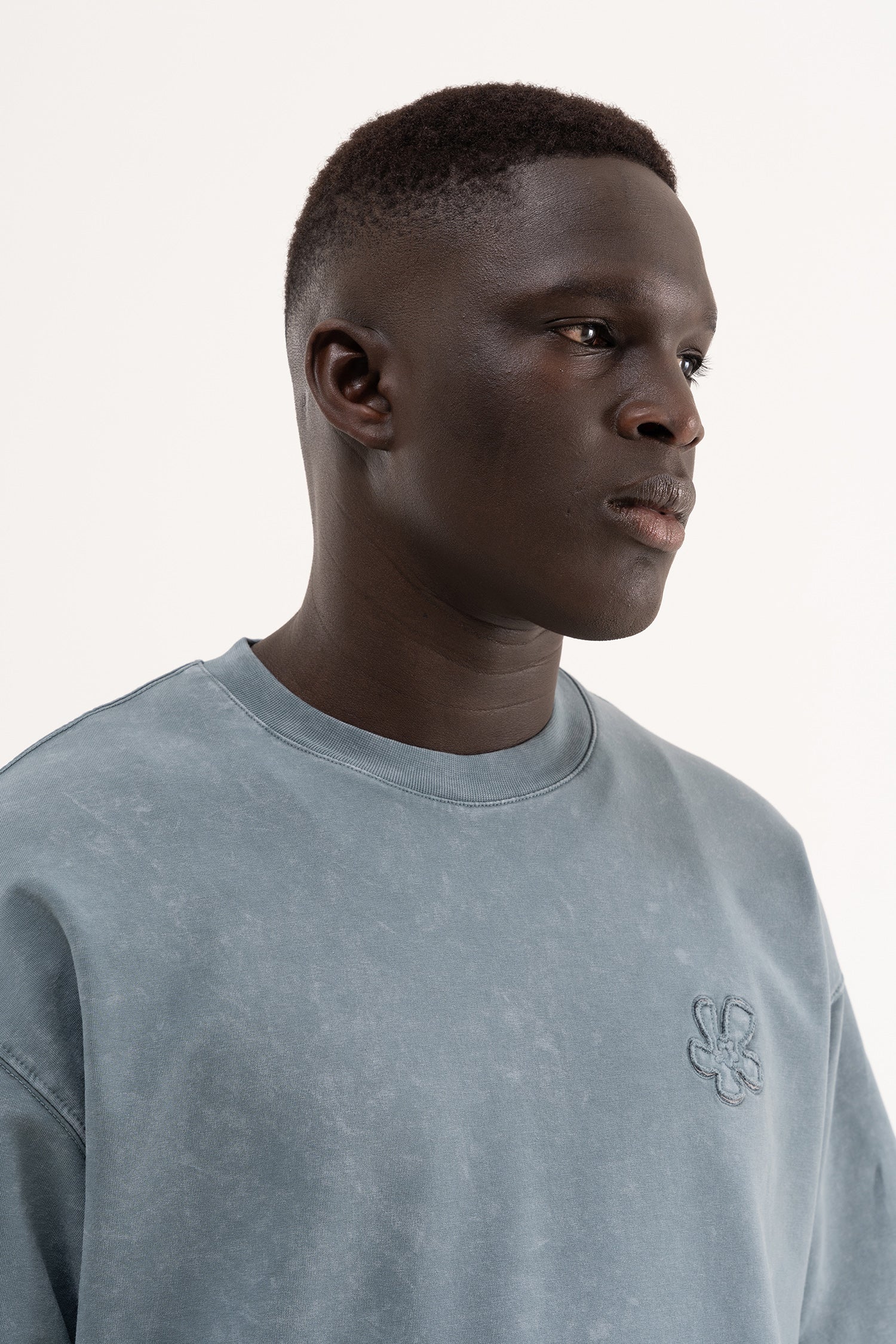 Erkek Çiçek Patch Nakışlı Oversize Tişört Gri-5