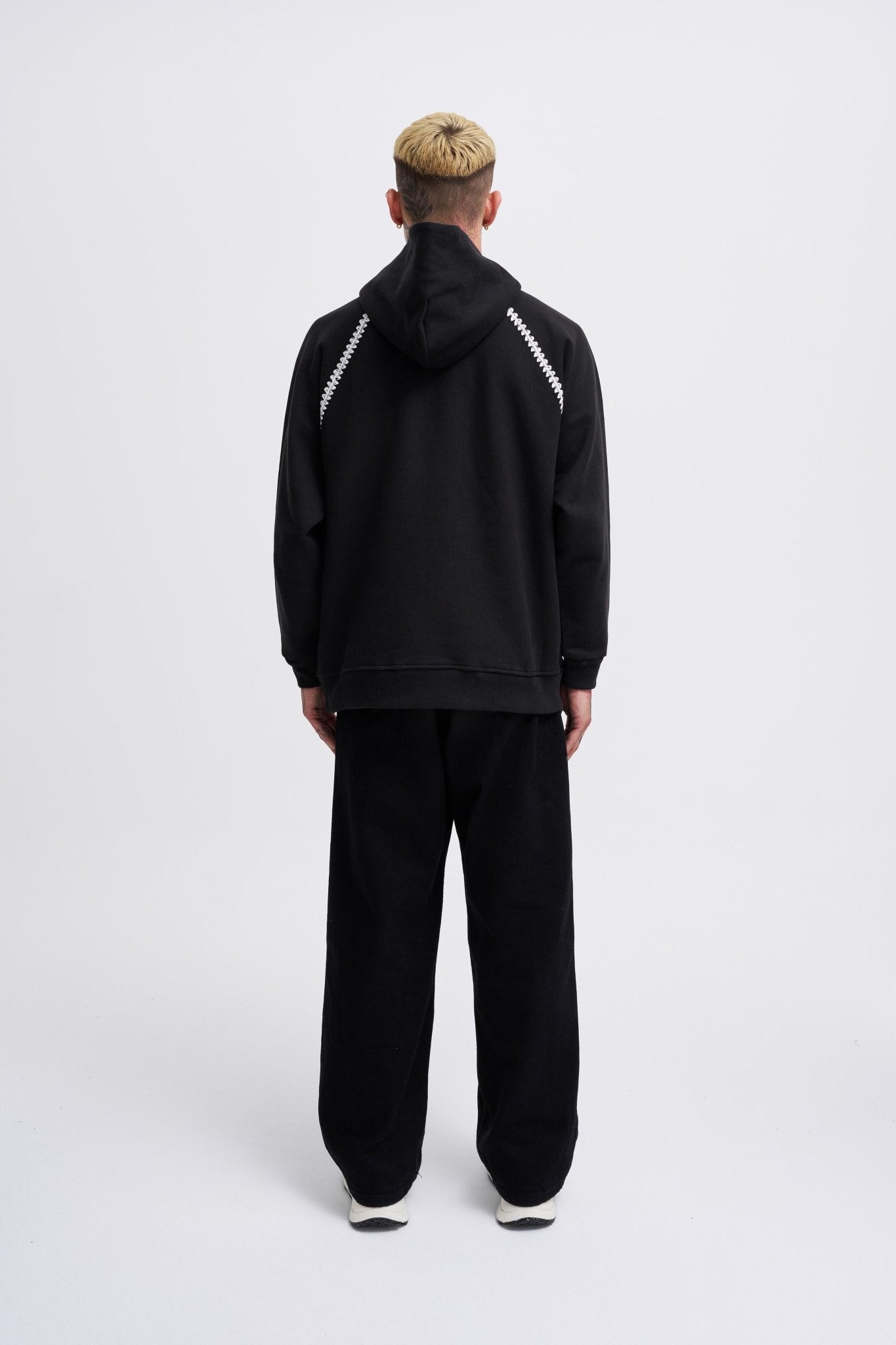 Erkek Crochet Embroidered Kapüşonlu Sweatshirt Siyah