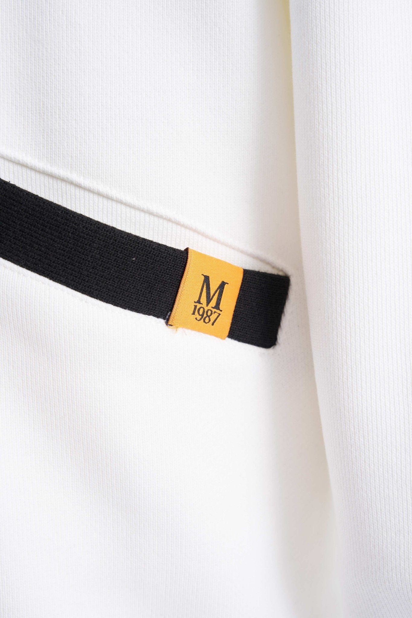 Erkek Felt Badge Zip Polo Sweatshirt Ekru