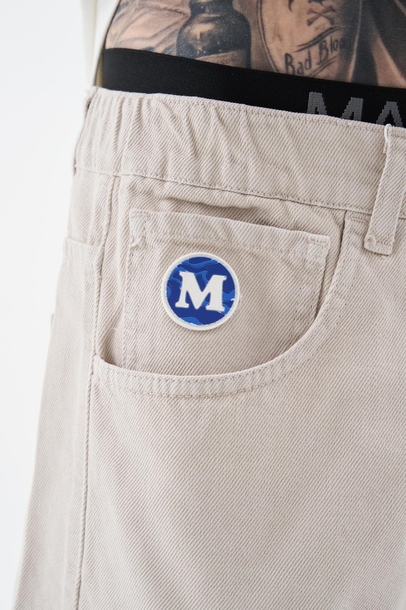 Erkek M Logo Jean Şort Ekru