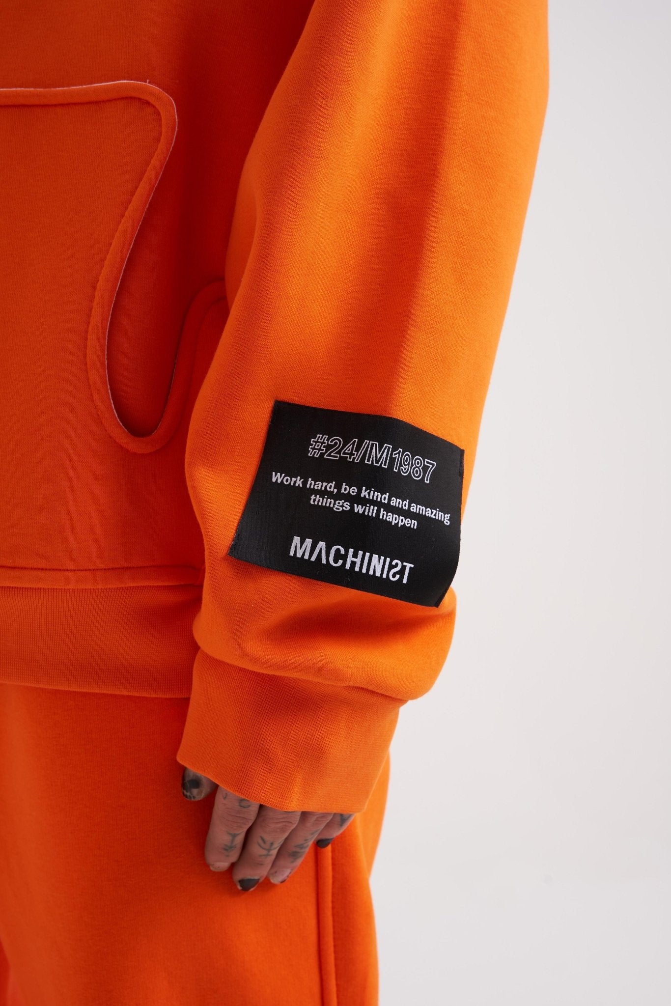 Erkek Machinist Kol Detay Nakışlı Kapüşonlu Sweatshirt Neon Turuncu
