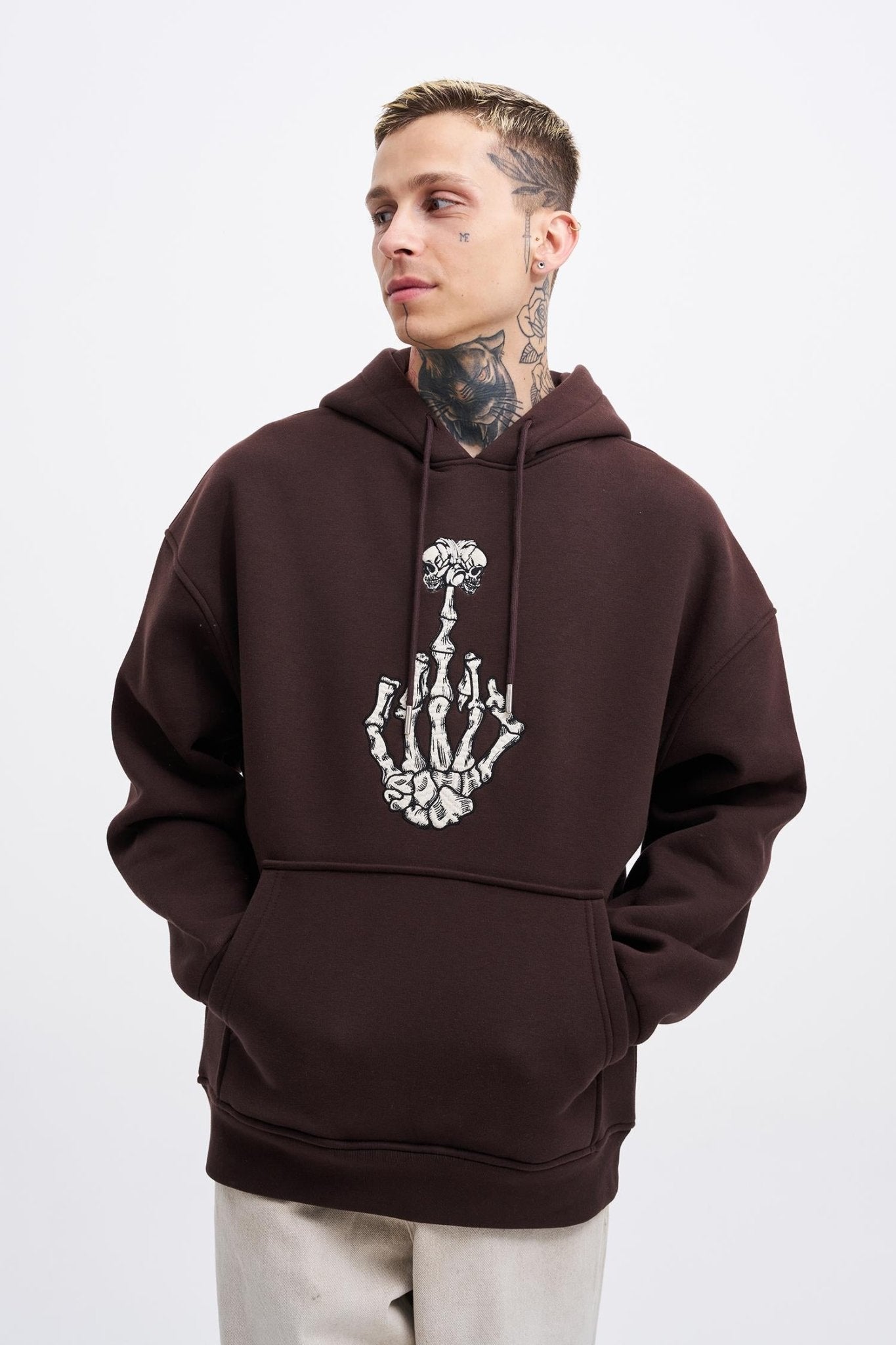 Erkek Middle Finger Baskılı Kapüşonlu Oversize Sweatshirt Koyu Kahverengi