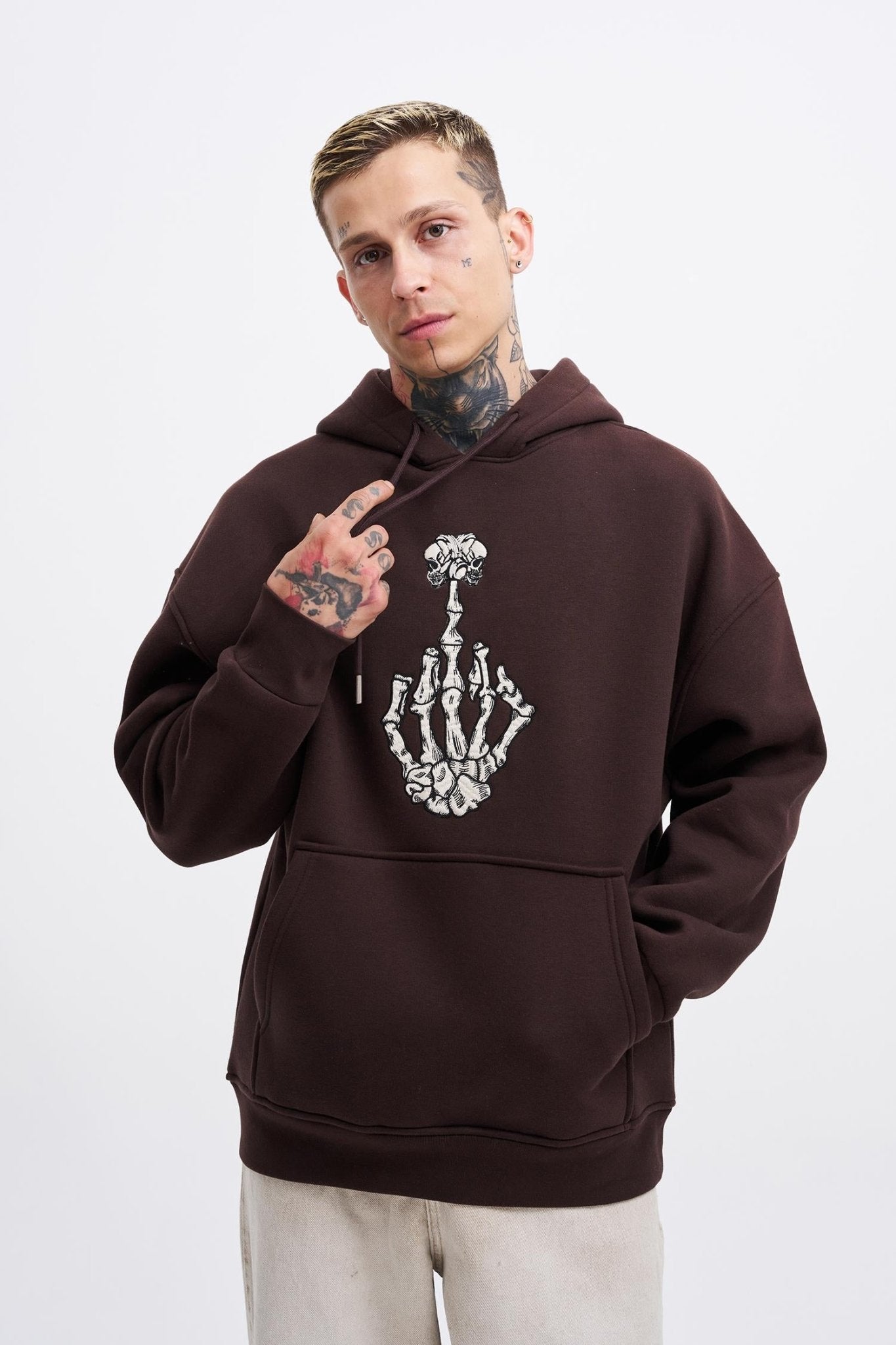 Erkek Middle Finger Baskılı Kapüşonlu Oversize Sweatshirt Koyu Kahverengi
