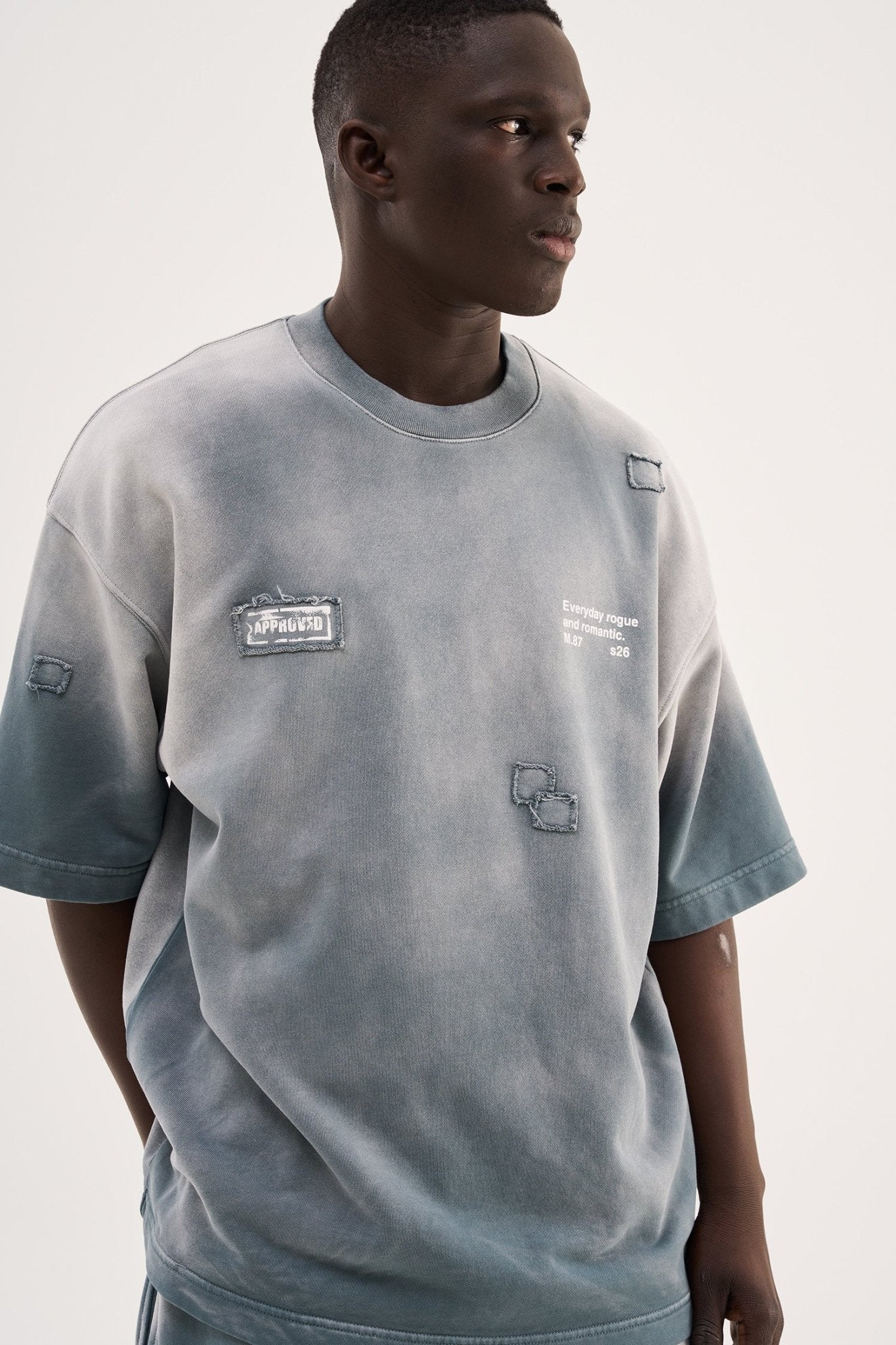Erkek Minimal Patch Yıkamalı Oversize Tişört Gri
