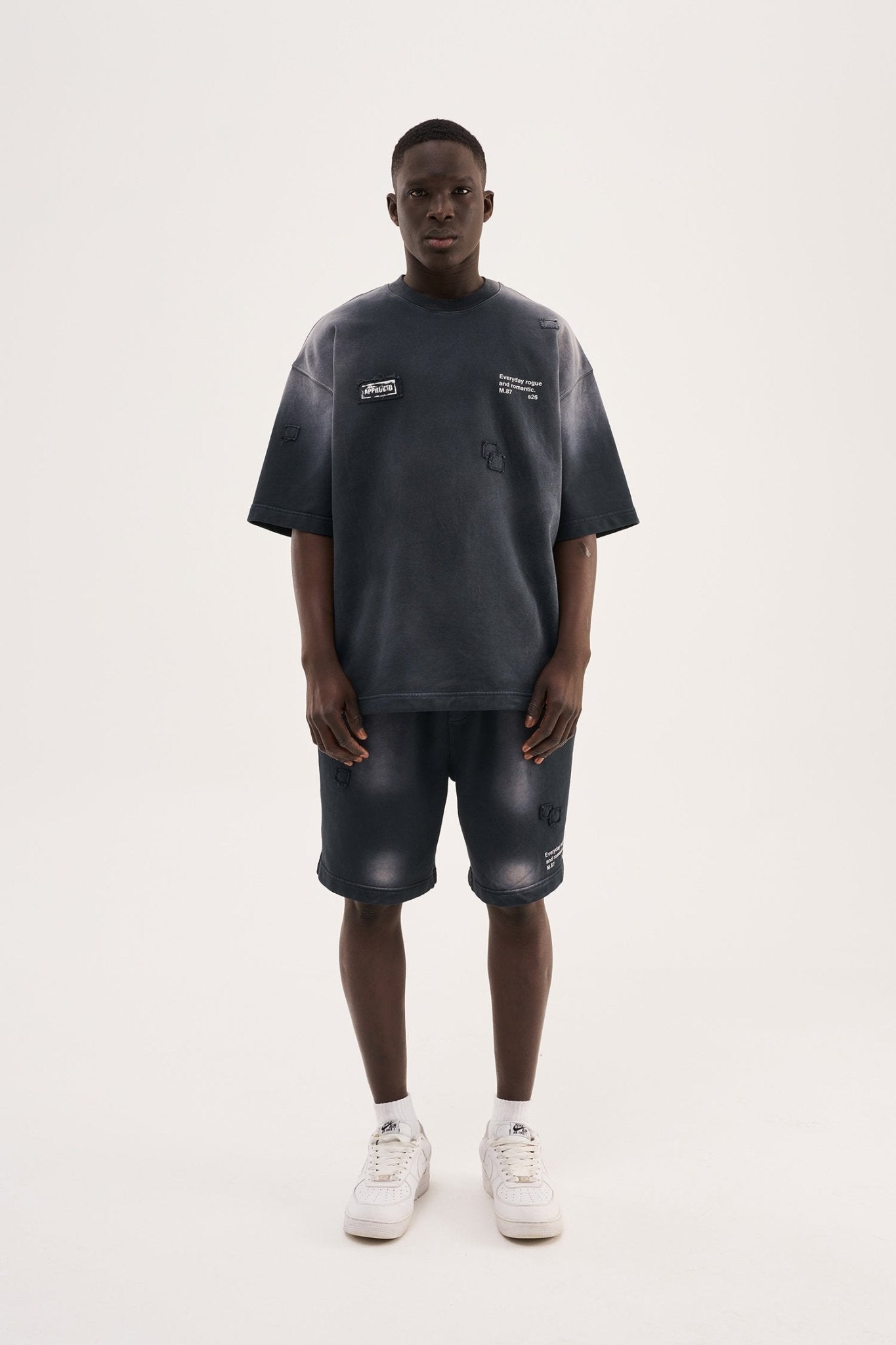 Erkek Minimal Patch Yıkamalı Oversize Tişört Siyah