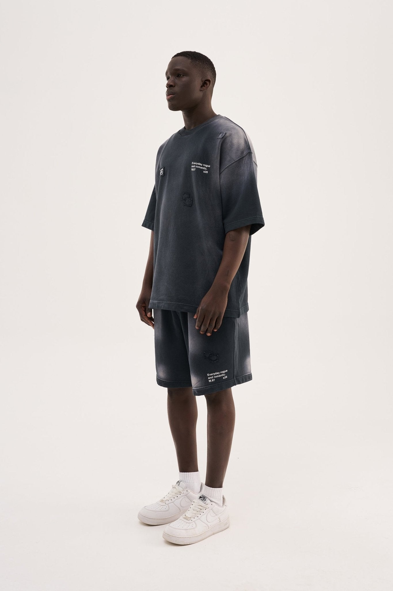 Erkek Minimal Patch Yıkamalı Oversize Tişört Siyah