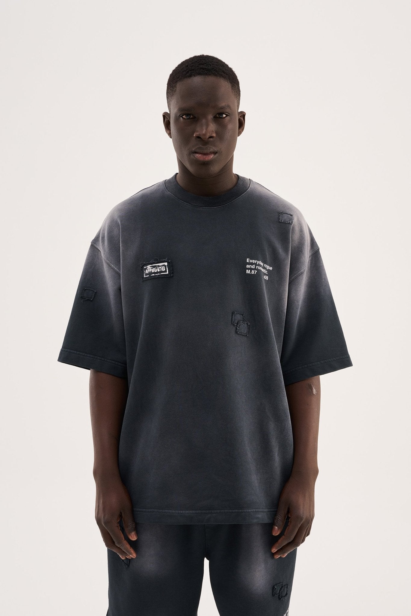 Erkek Minimal Patch Yıkamalı Oversize Tişört Siyah
