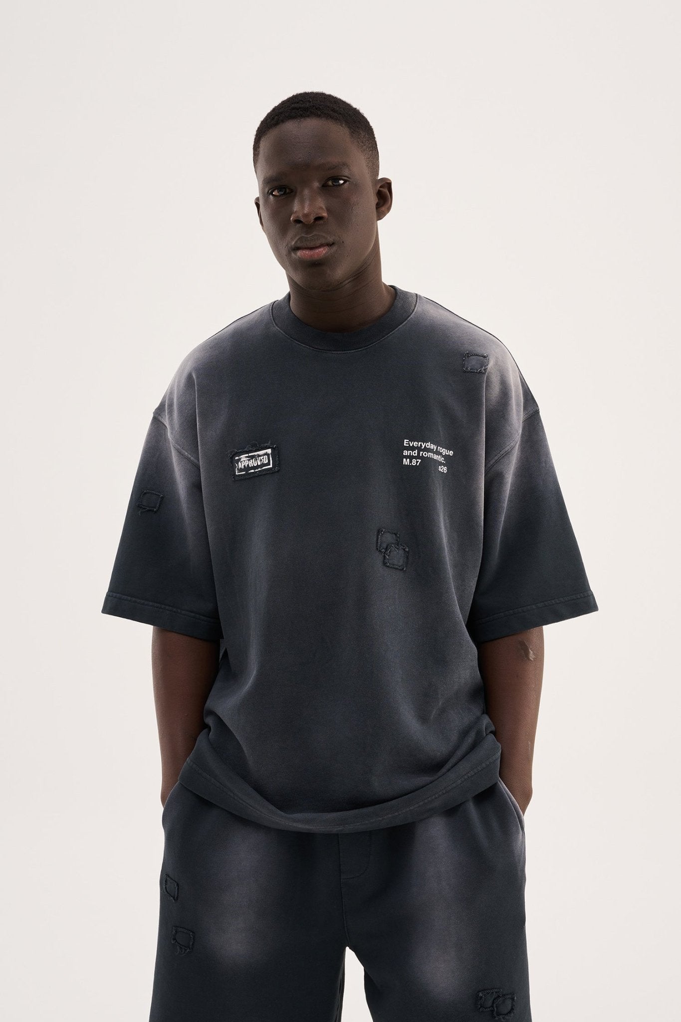 Erkek Minimal Patch Yıkamalı Oversize Tişört Siyah