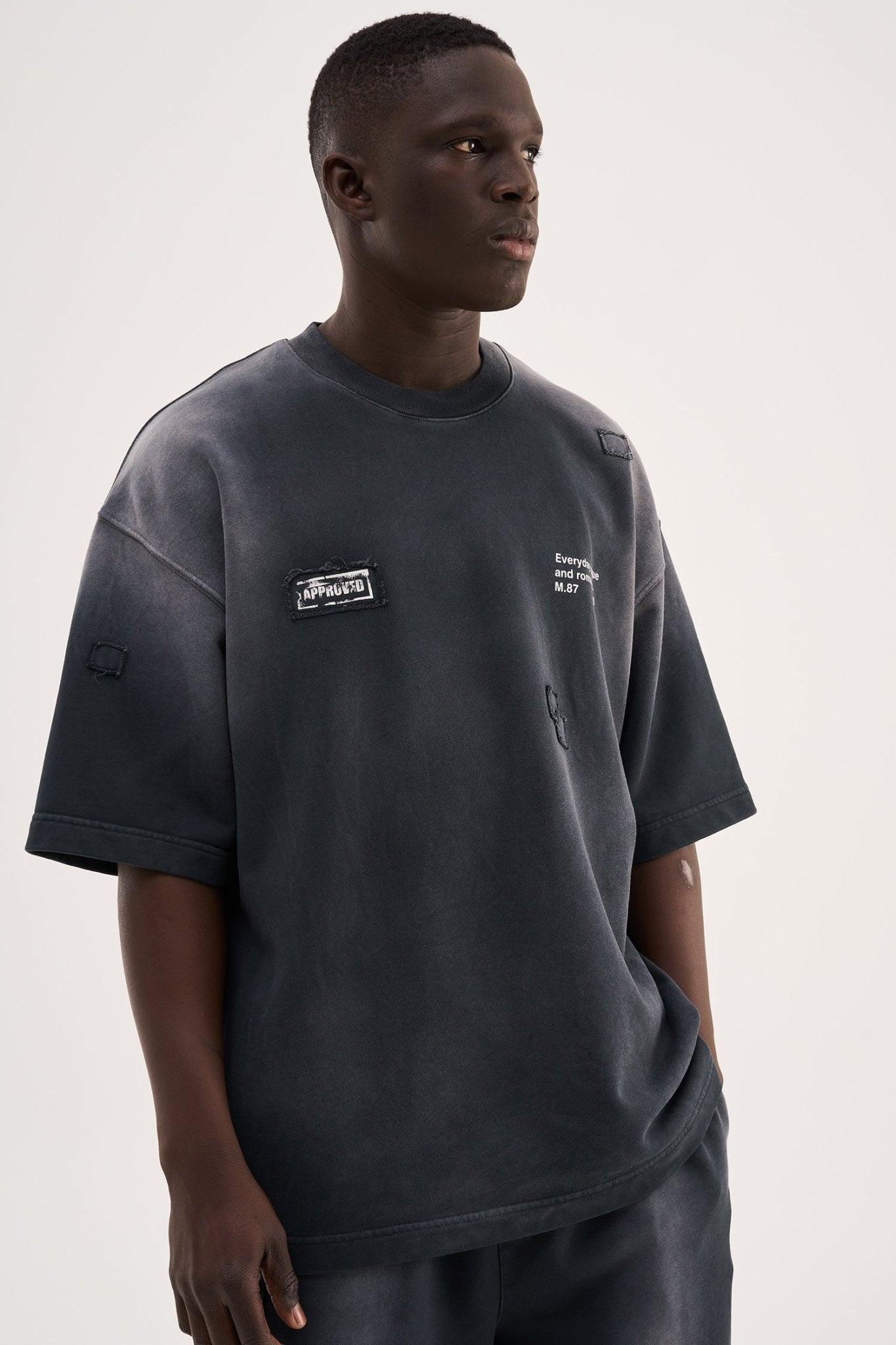 Erkek Minimal Patch Yıkamalı Oversize Tişört Siyah
