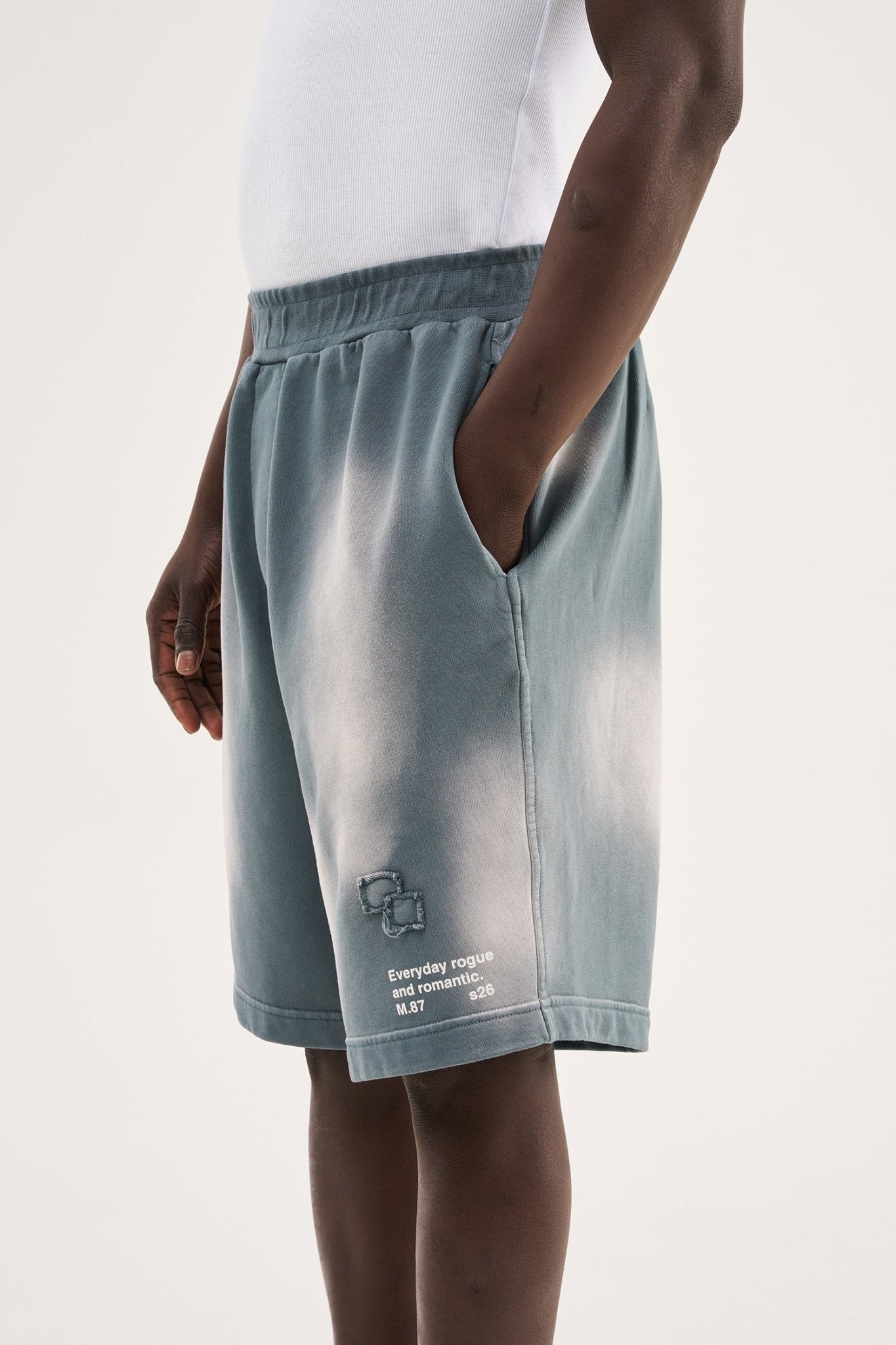 Erkek Minimal Patched Yıkamalı Oversize Şort Gri