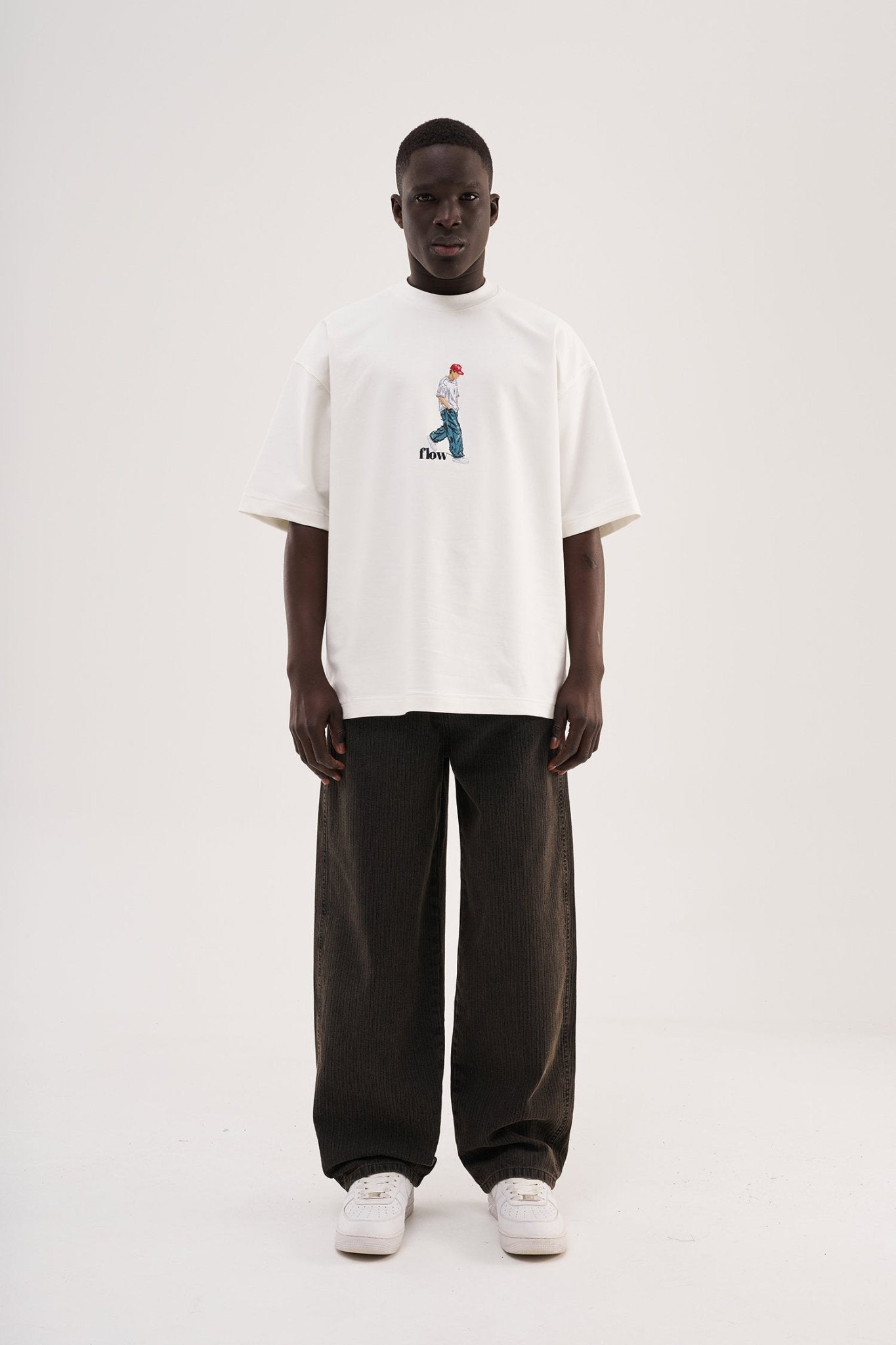 Erkek Minimal Baskılı ve Nakışlı Oversize Tişört Ekru