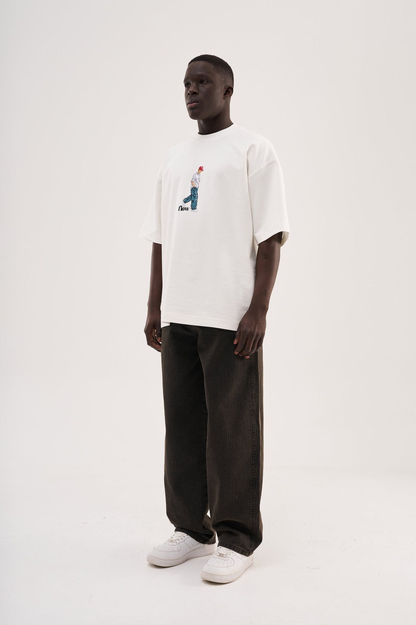 Erkek Minimal Baskılı ve Nakışlı Oversize Tişört Ekru