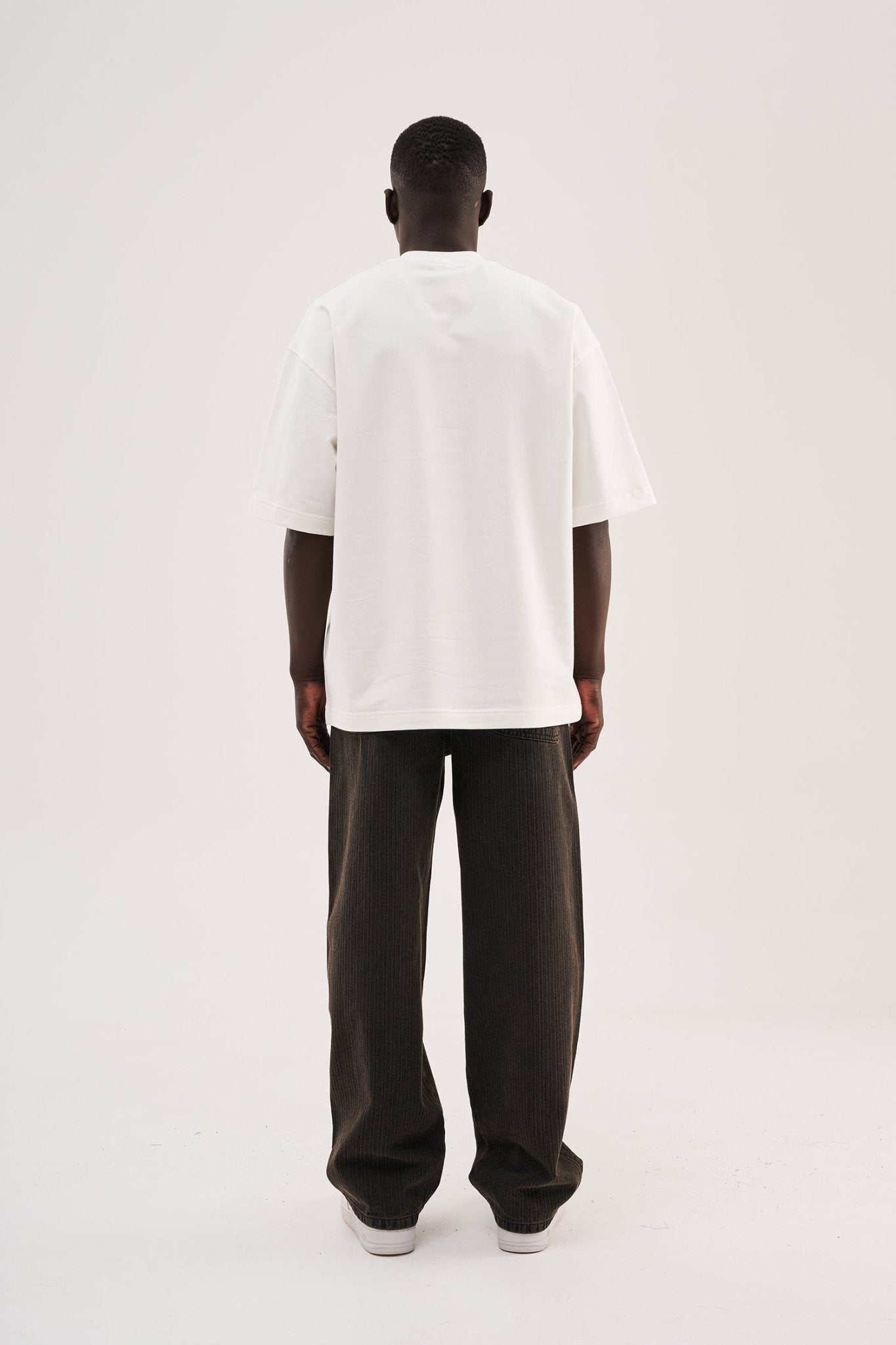 Erkek Minimal Baskılı ve Nakışlı Oversize Tişört Ekru
