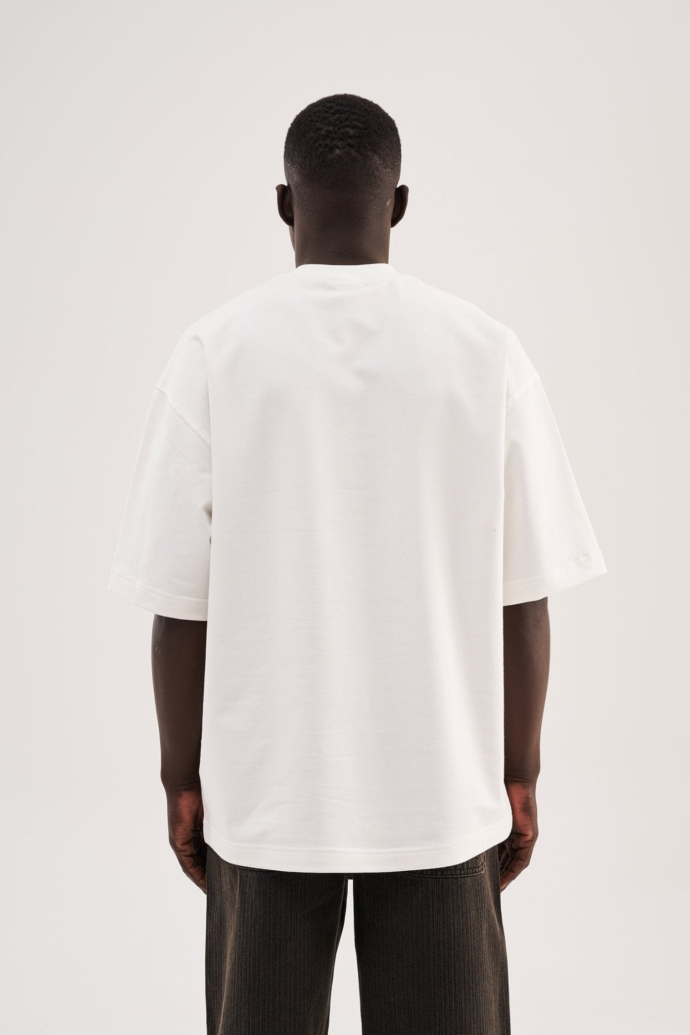 Erkek Minimal Baskılı ve Nakışlı Oversize Tişört Ekru