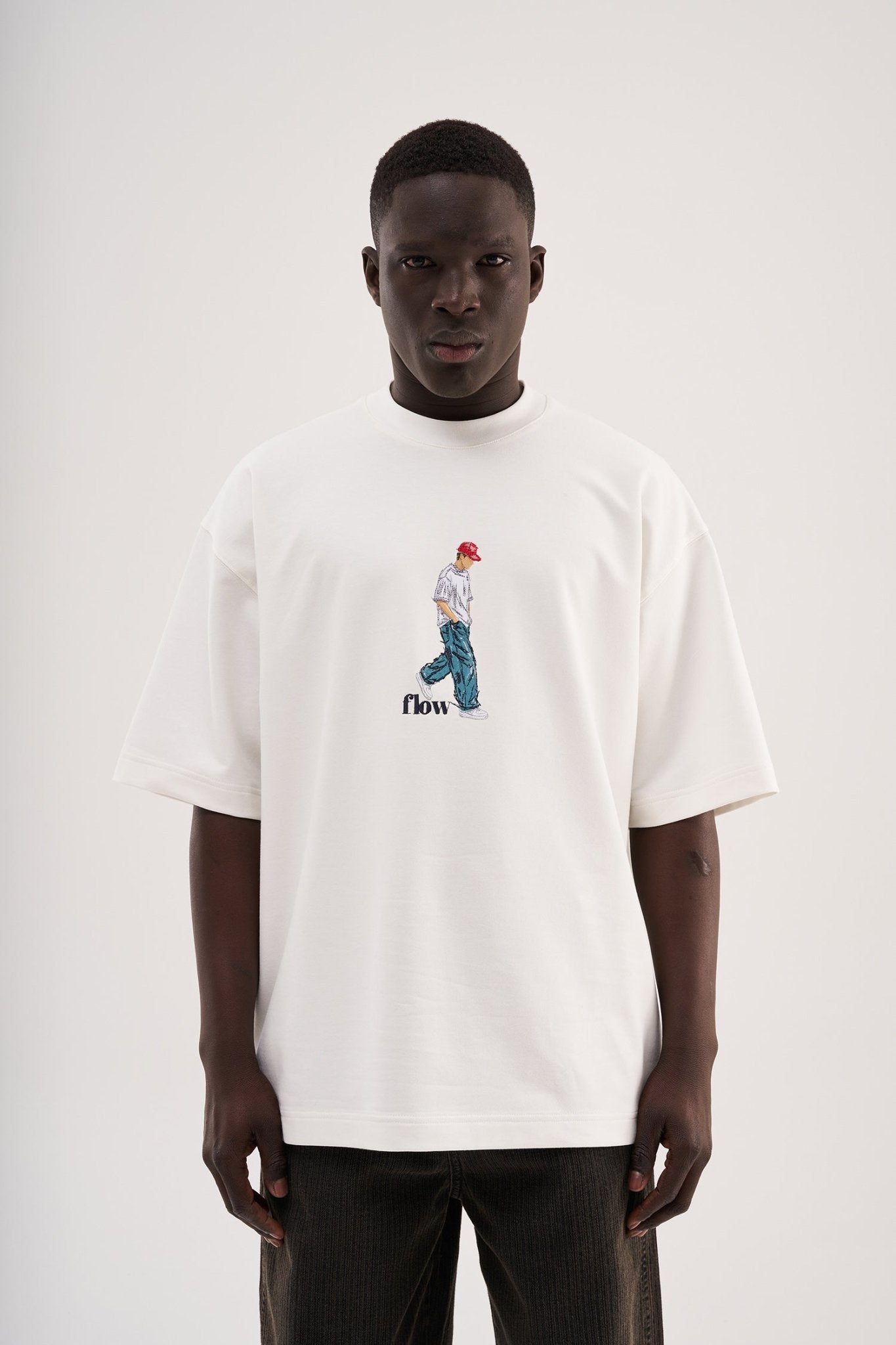 Erkek Minimal Baskılı ve Nakışlı Oversize Tişört Ekru