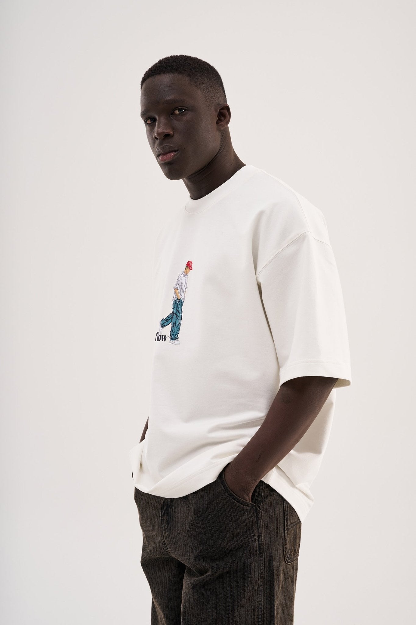 Erkek Minimal Baskılı ve Nakışlı Oversize Tişört Ekru