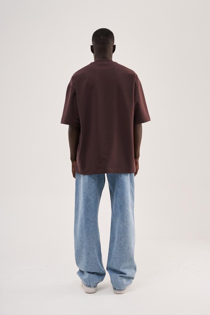 Erkek Minimal Baskılı ve Nakışlı Oversize Tişört Kahverengi-9
