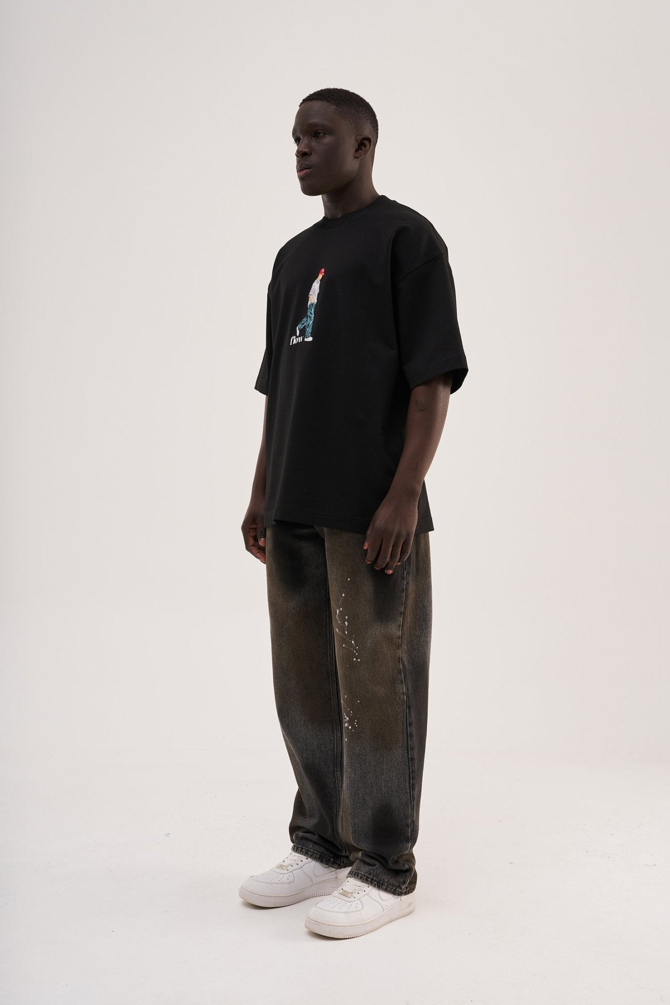 Erkek Minimal Baskılı ve Nakışlı Oversize Tişört Siyah