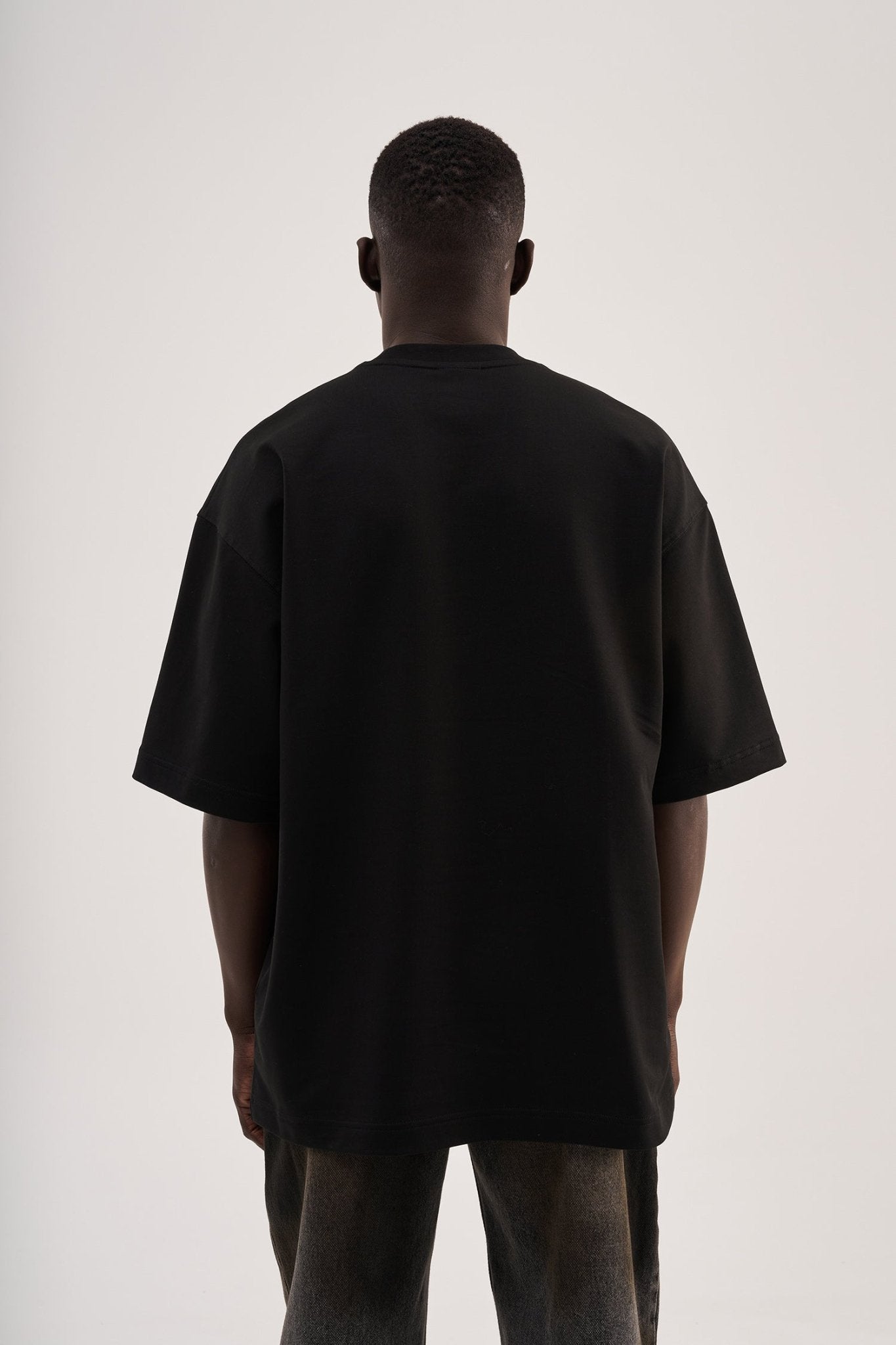 Erkek Minimal Baskılı ve Nakışlı Oversize Tişört Siyah