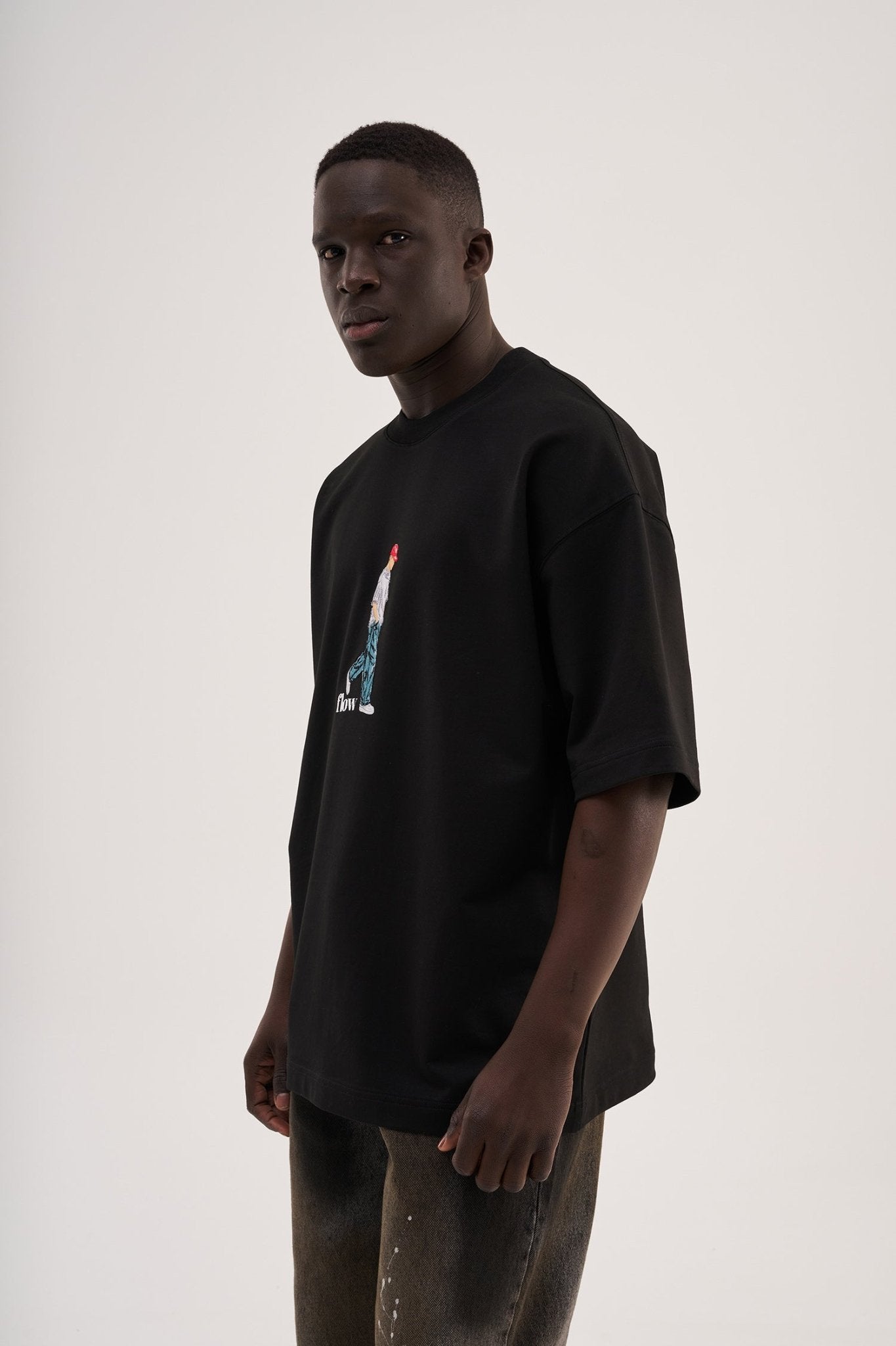 Erkek Minimal Baskılı ve Nakışlı Oversize Tişört Siyah