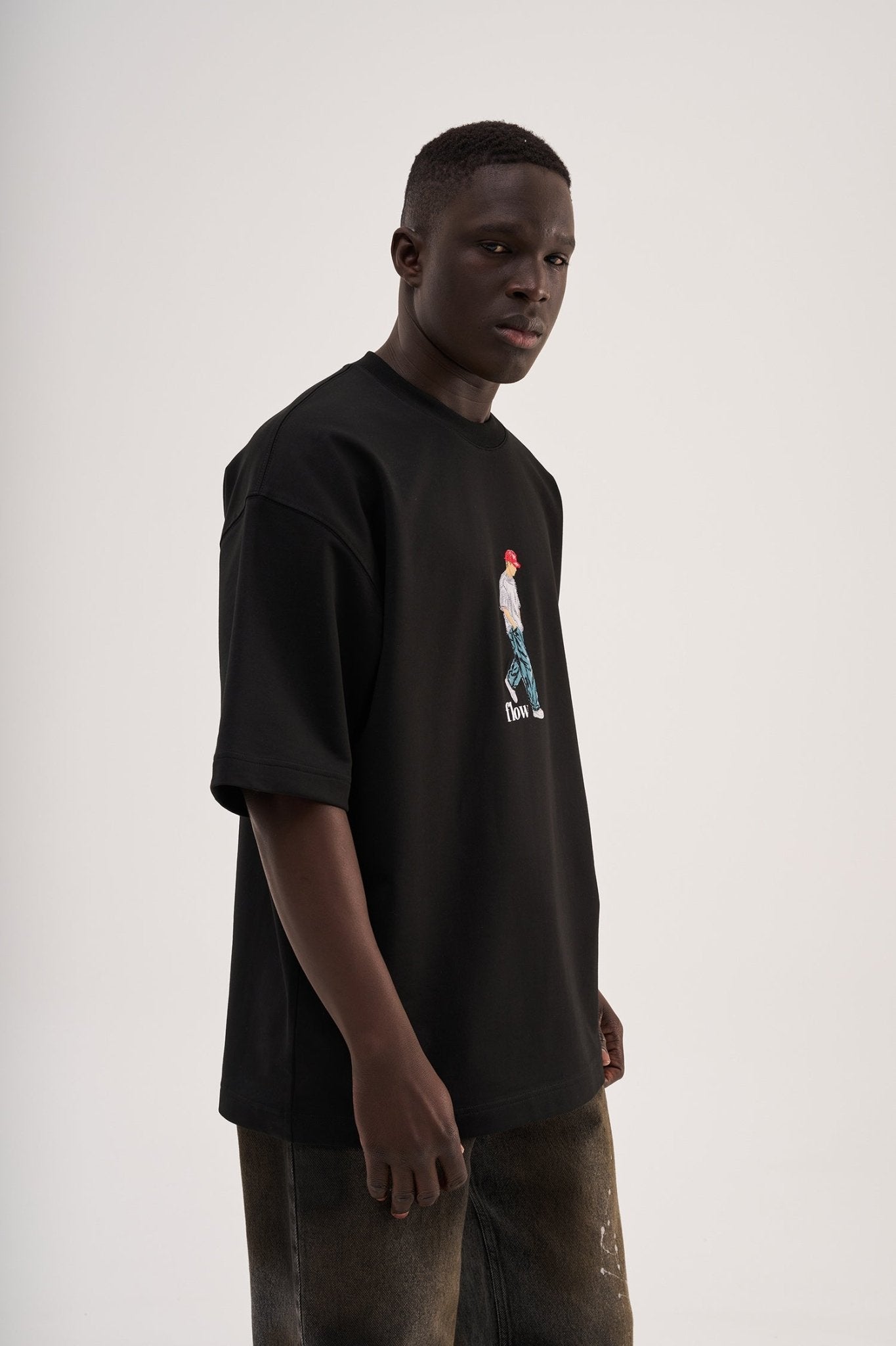 Erkek Minimal Baskılı ve Nakışlı Oversize Tişört Siyah
