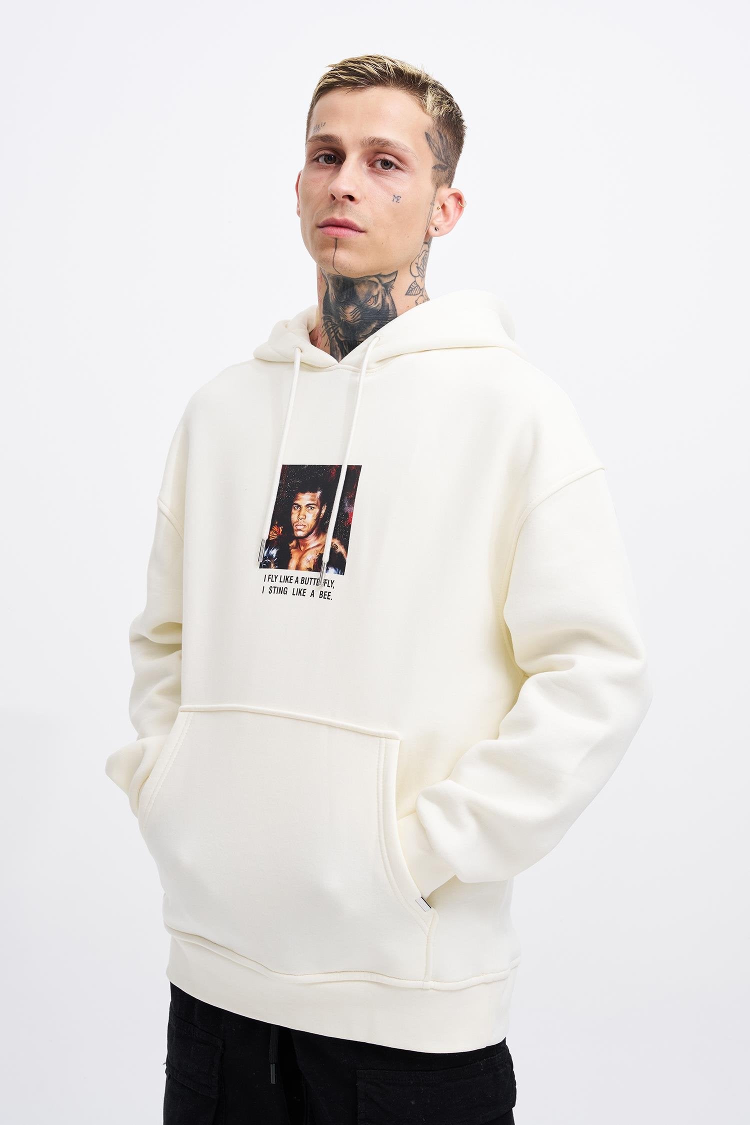 Erkek Muhammed Ali Baskılı Kapüşonlu Sweatshirt Ekru