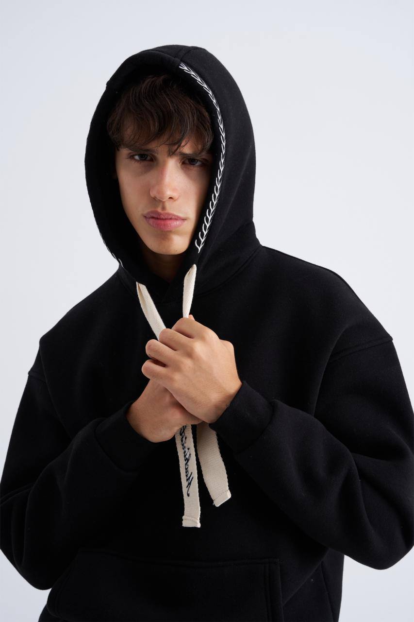 Erkek Nakış Detaylı Kapüşonlu Sweatshirt Siyah