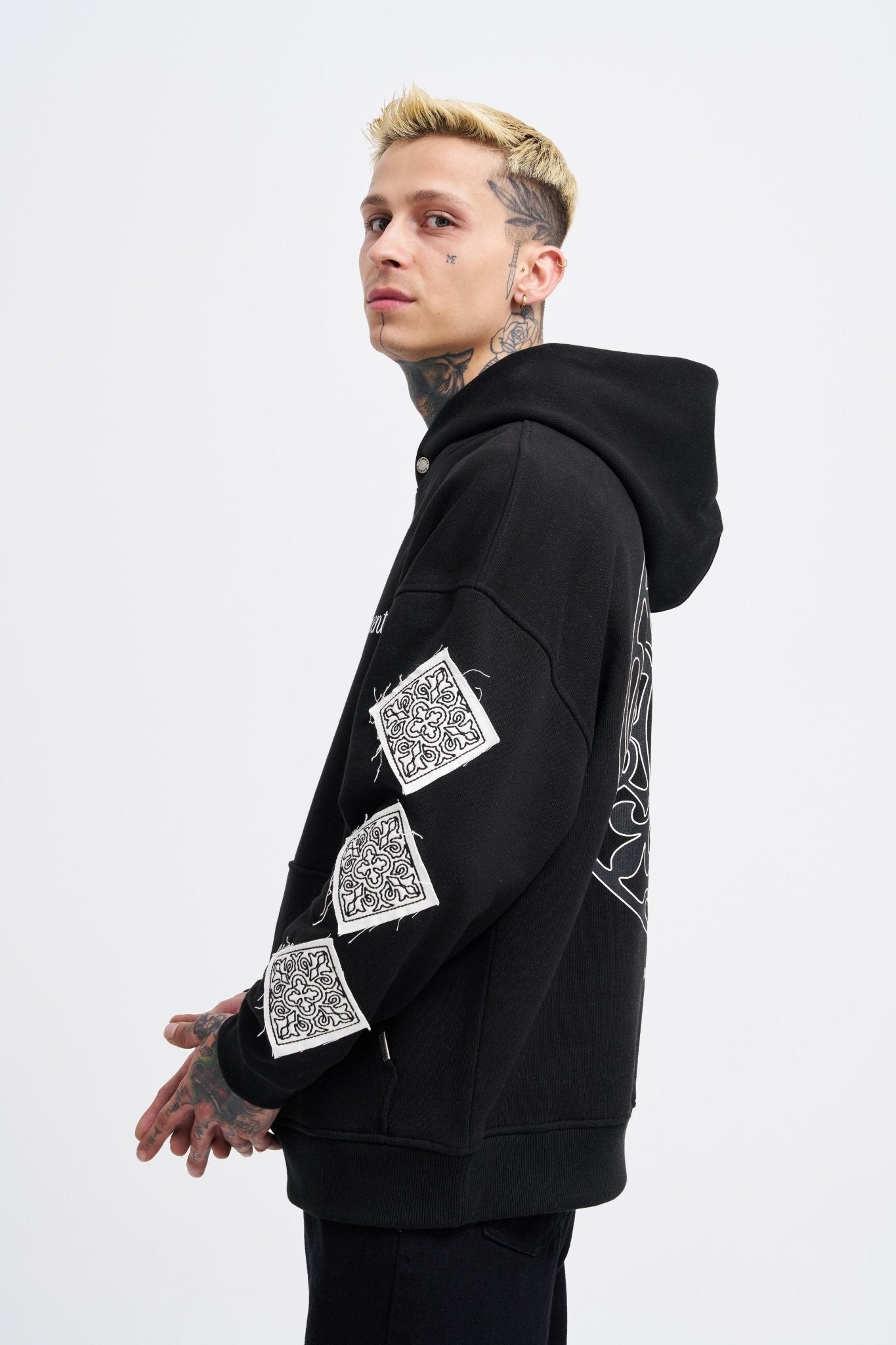 Erkek Patched Ethnic Kapüşonlu Sweatshirt Siyah