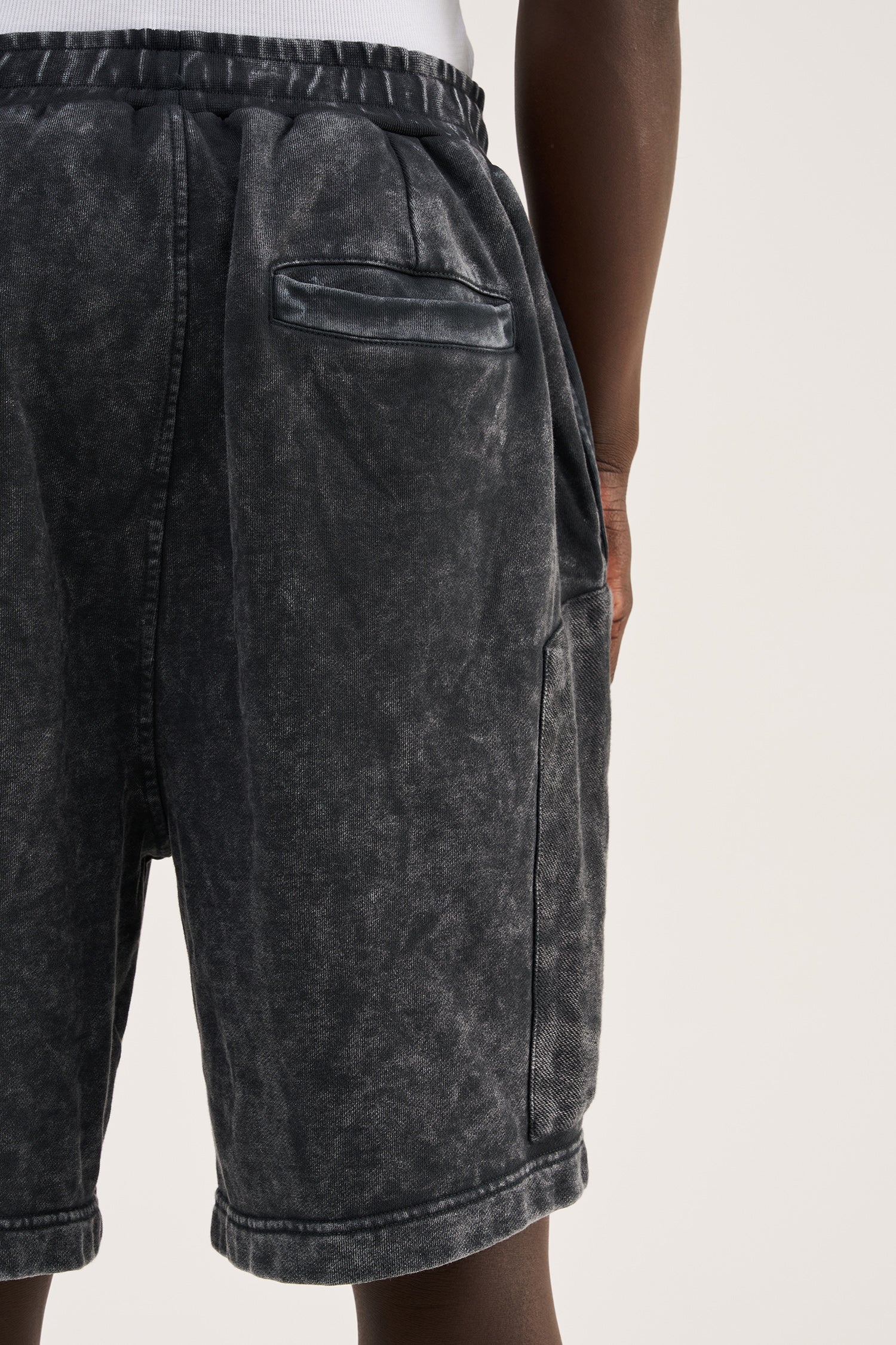 Erkek Patched Yıkamalı Oversize Şort Siyah-4