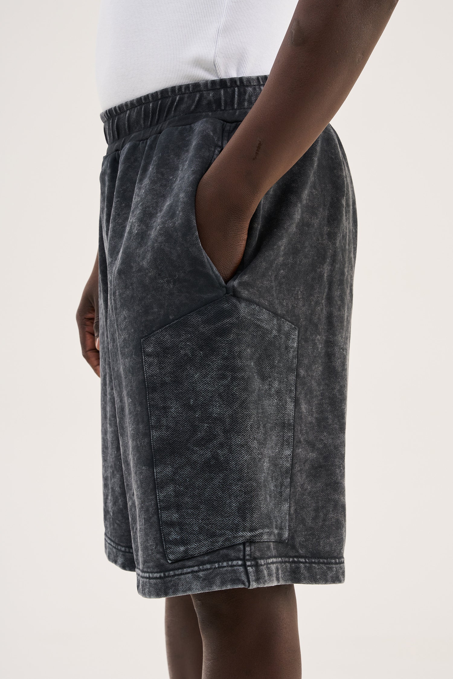 Erkek Patched Yıkamalı Oversize Şort Siyah-5