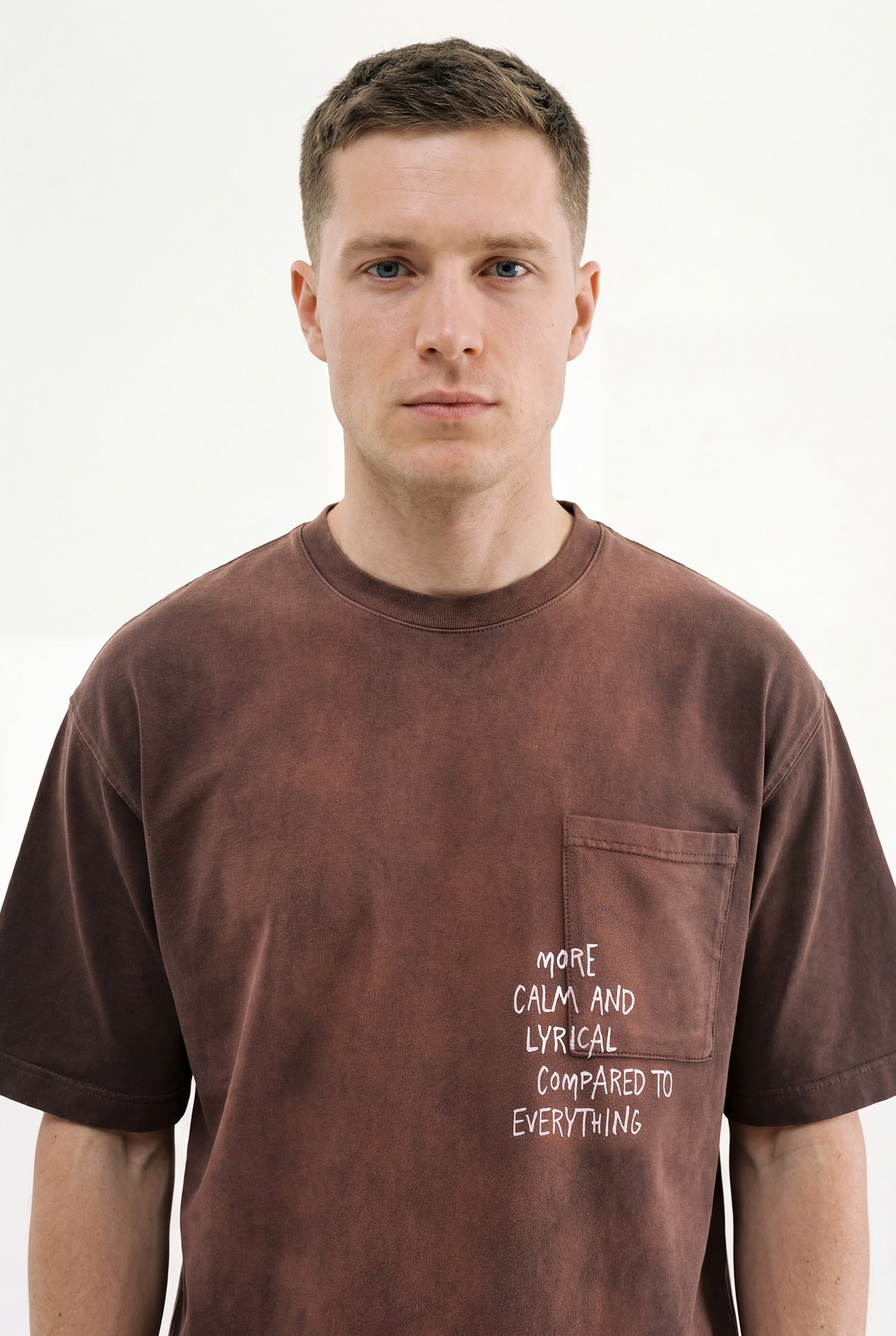 Erkek Printed Pocket Oversize Tişört Koyu Kahverengi