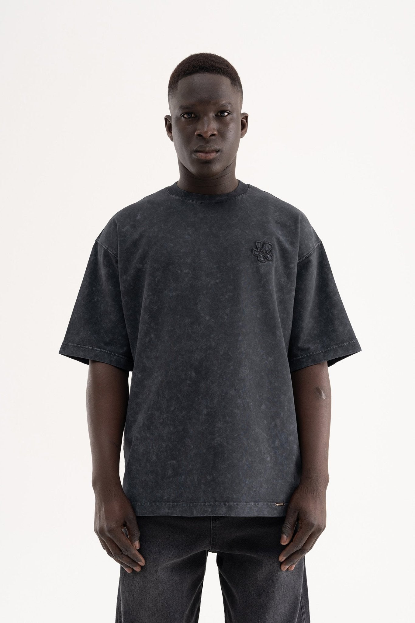 Erkek Çiçek Patch Nakışlı Oversize Tişört Siyah