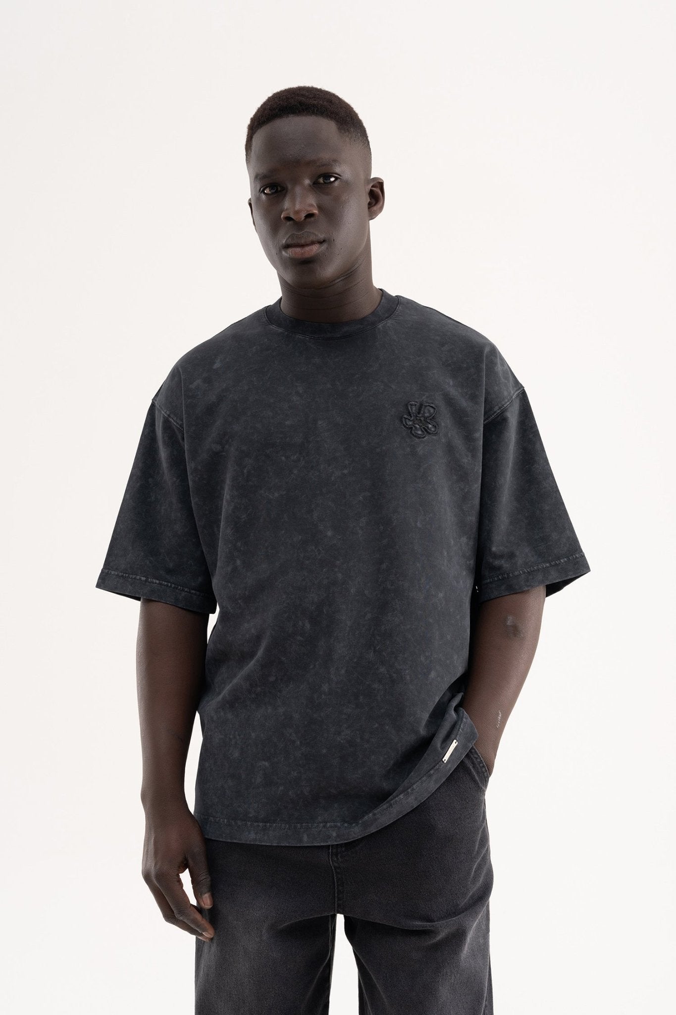 Erkek Çiçek Patch Nakışlı Oversize Tişört Siyah